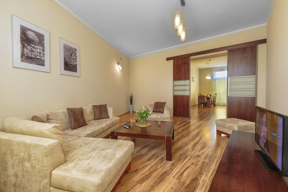 Adler Bed&Breakfast Apartment Lodz  Exterior photo